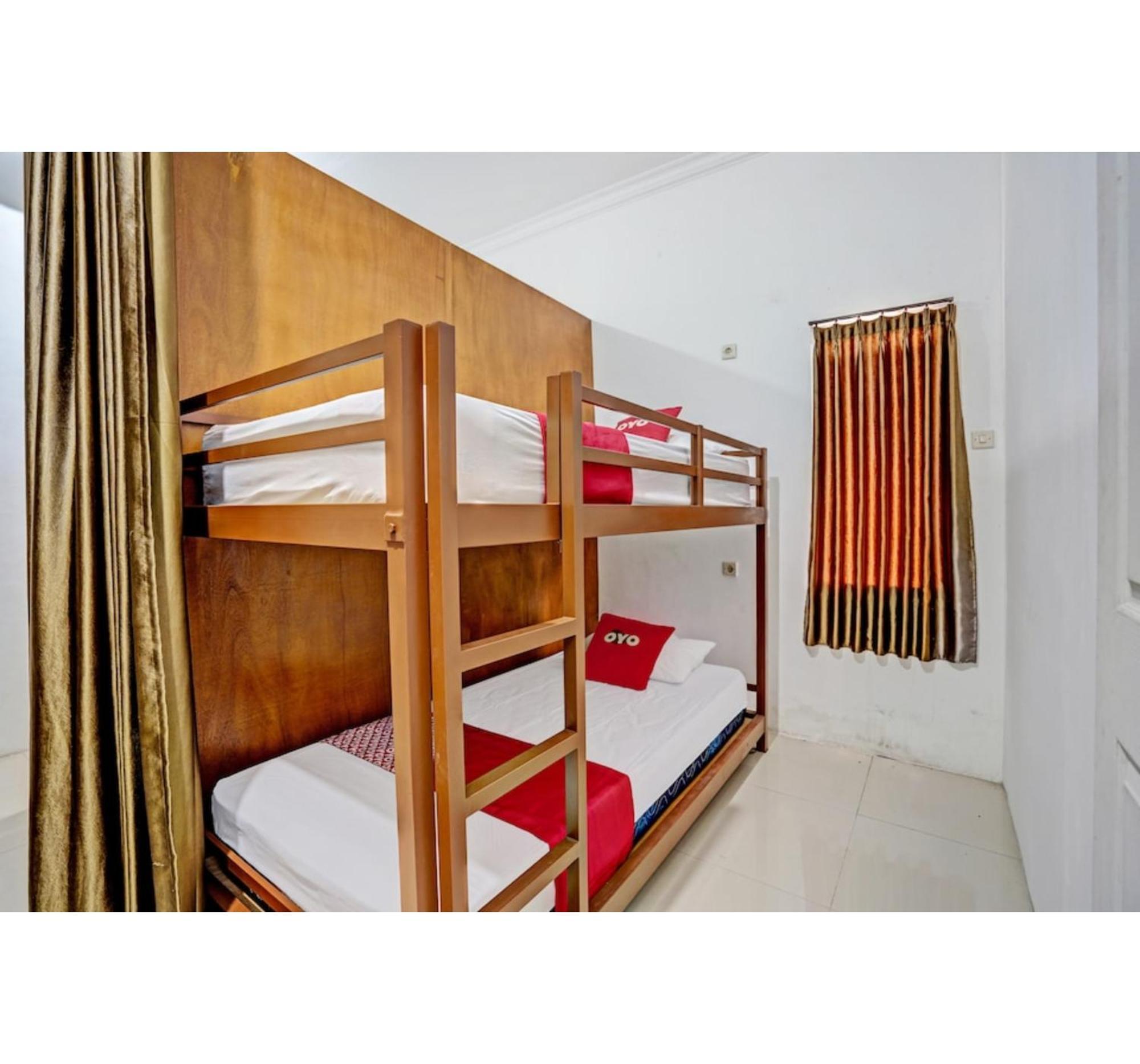 Super Oyo 3702 Homestay Bougenville Syariah Lamongan Exterior foto